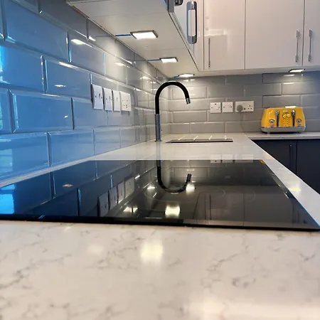 Double Bedroom In Clapham Лондон Экстерьер фото